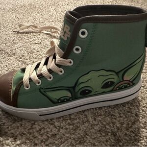 New without box. Baby yoda Heelys size youth 4